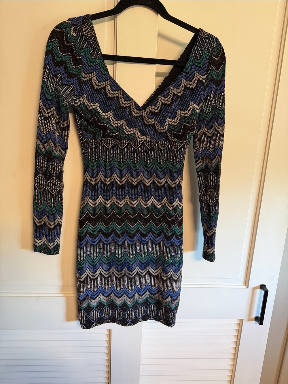 GUESS Geometric Chevron Bodycon Mini Dress Long Sleeve Size 0